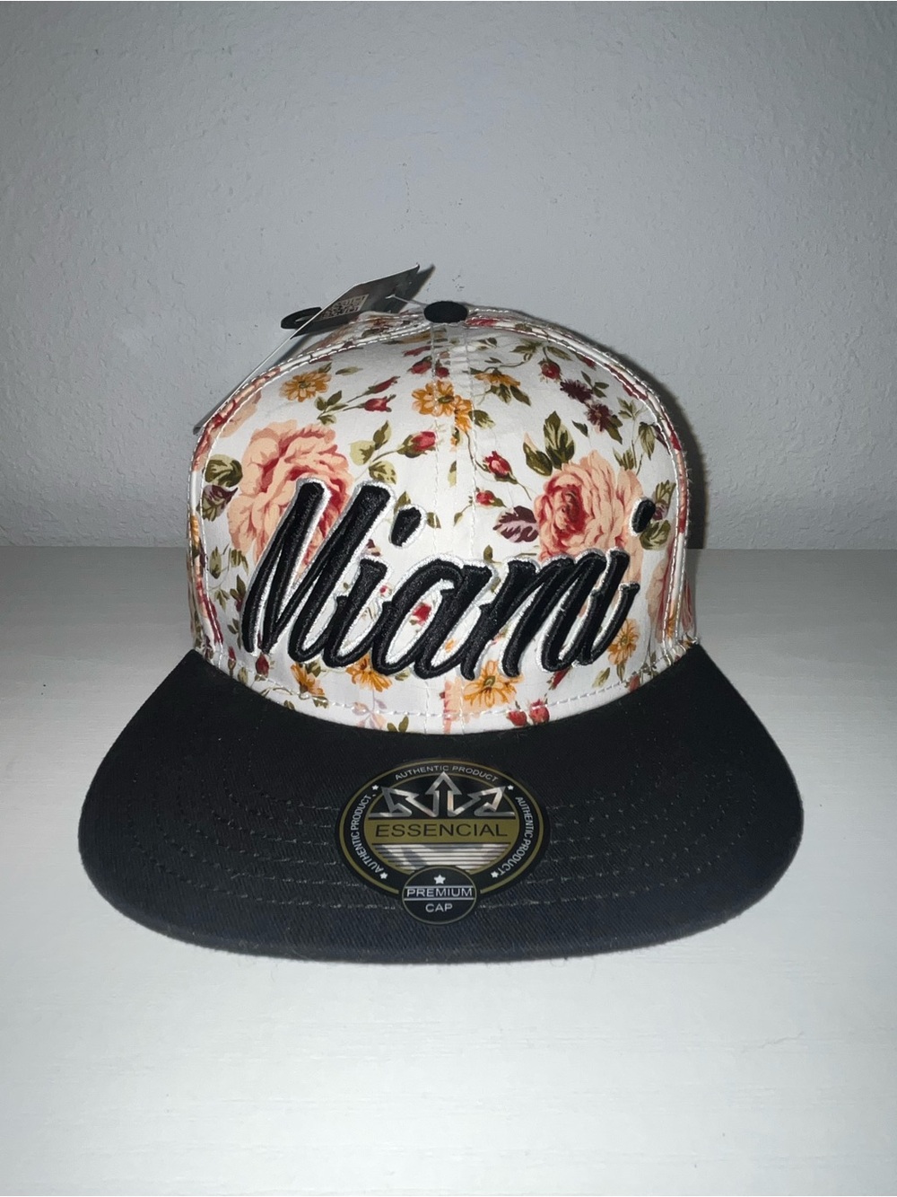 NWT - Essencial Brand “Miami”Floral Snapback Hat - Flat Brim